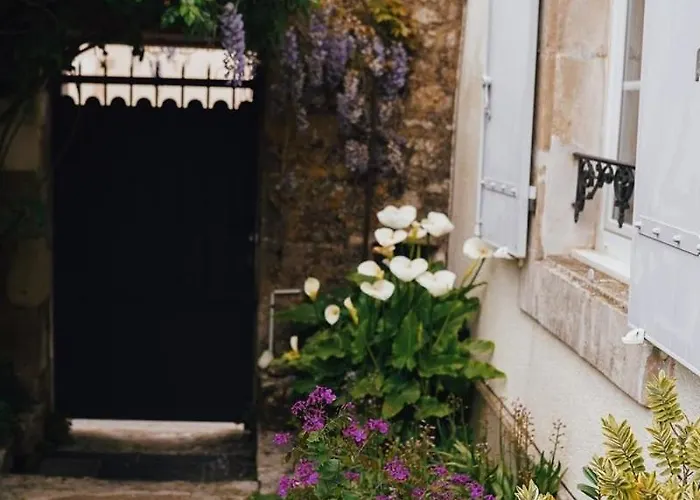 Chez Guilem Jaune Bed and breakfast Saint-Maixent-lʼÉcole